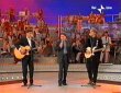 Gianni Morandi - Pupo - Riccardo Fogli - Rai uno - Uno di noi (Lotteria Italia 2002-2003)